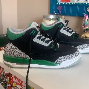 barely worn authentic pine green 3s